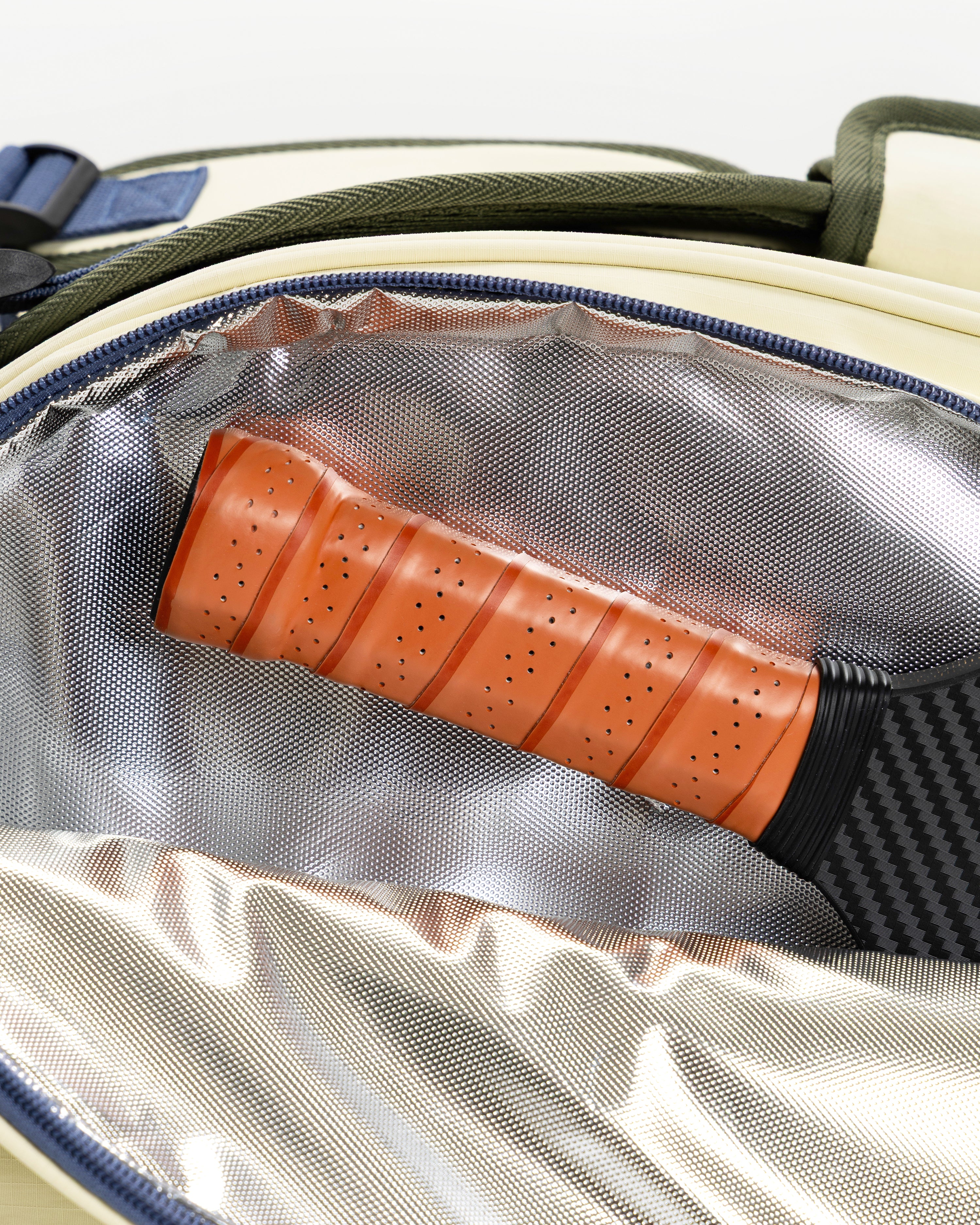 CEEVO Elite Tour Bag in Ivory