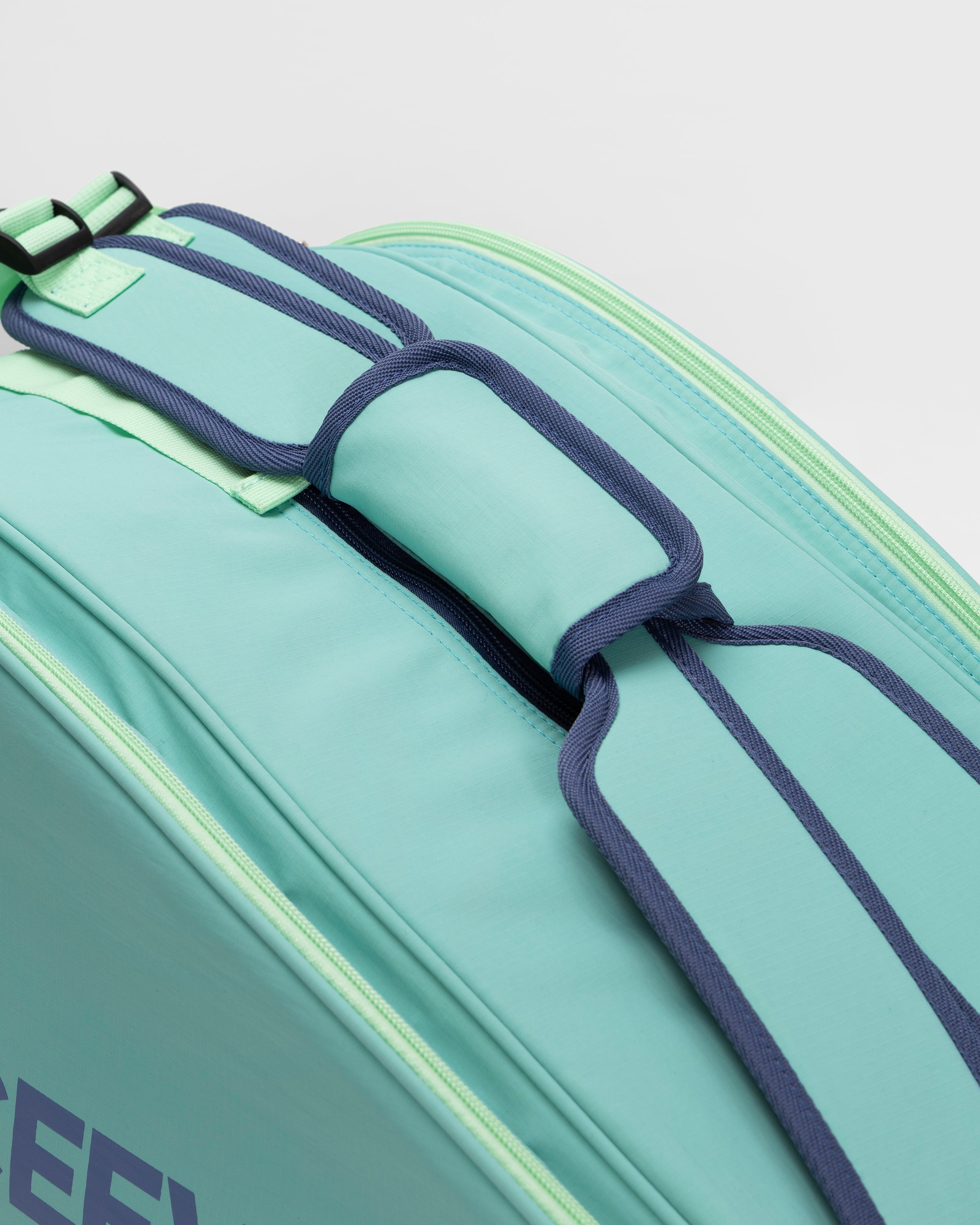 CEEVO Elite Tour Bag in Turquoise