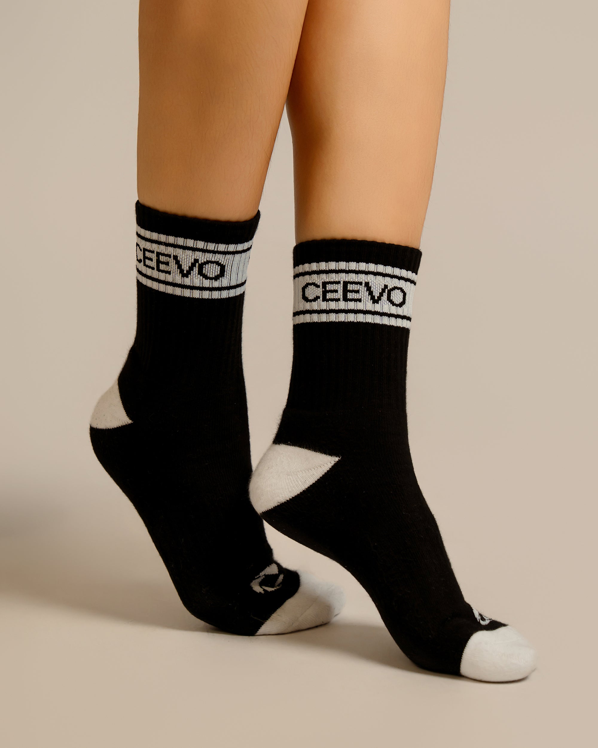 CEEVO Crew Socks in Black