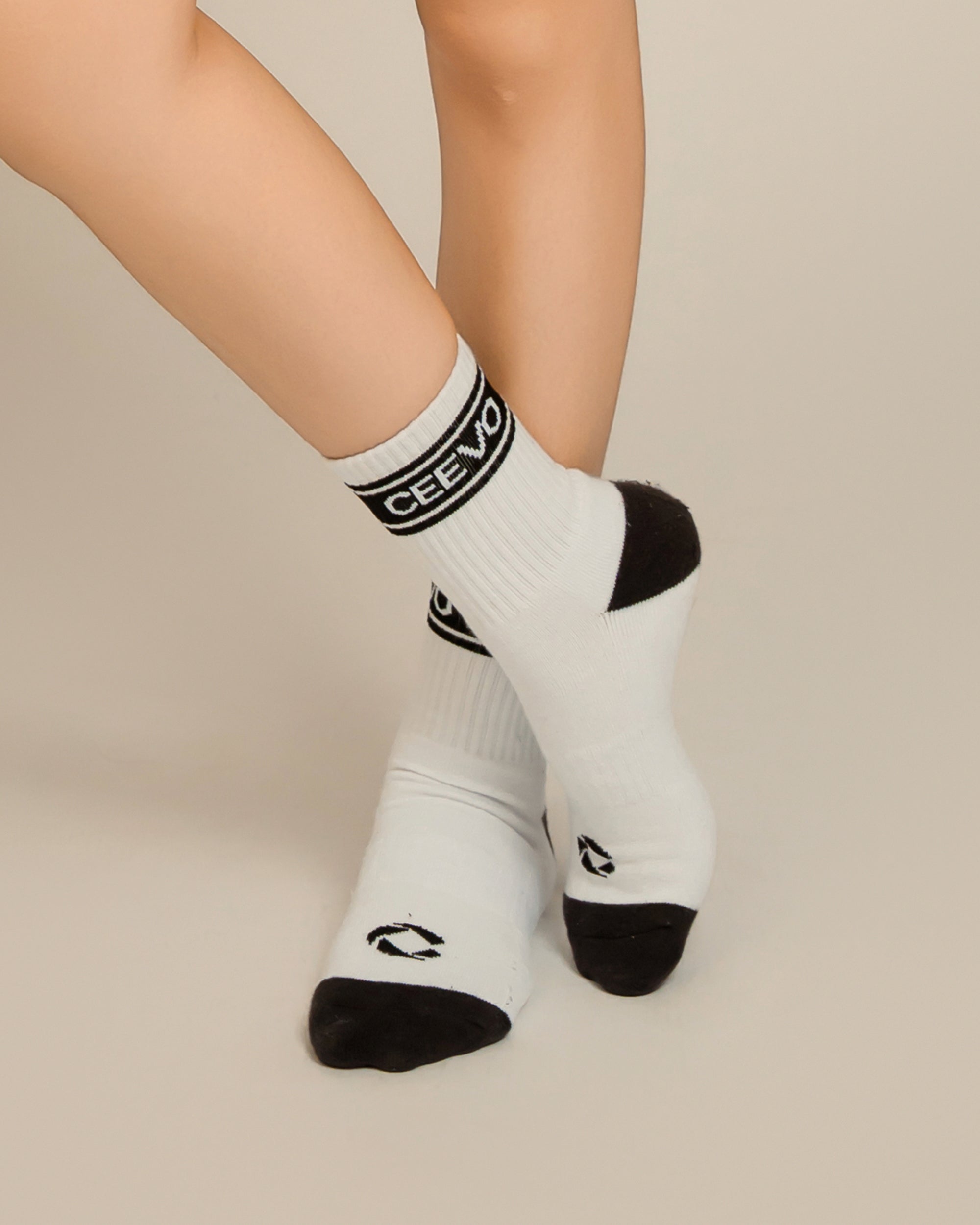 CEEVO Crew Socks in White